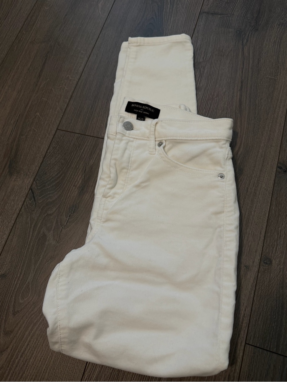 Women’s Banana Republic cream/white velvet high rise skinny jeans size 0